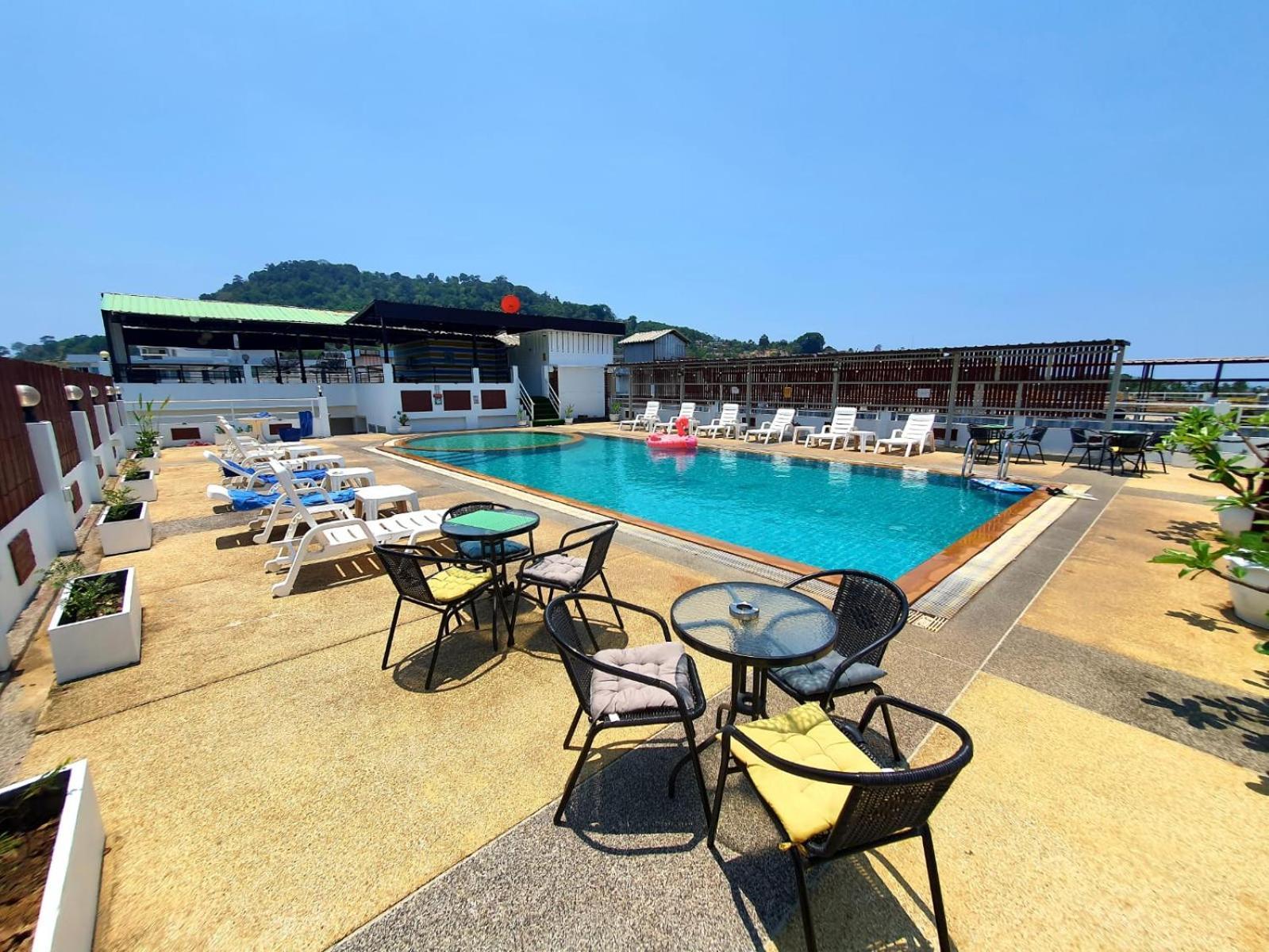 Issara Patong Beach ภายนอก รูปภาพ